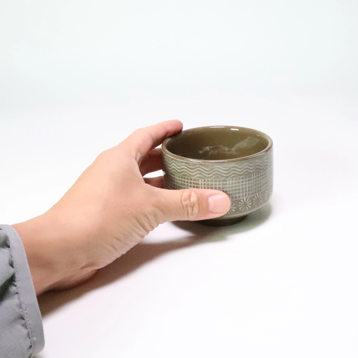 【送料無料】100個セットまとめてだから安い！日本製 菊紋 湯呑 [直径8.6 x 高さ6cm 重量205g 容量200ml]
