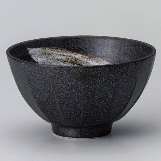 ☆ 飯碗 ☆ 黒備前風白刷毛ソギ飯碗 [ φ11.8 x 6.6cm ]