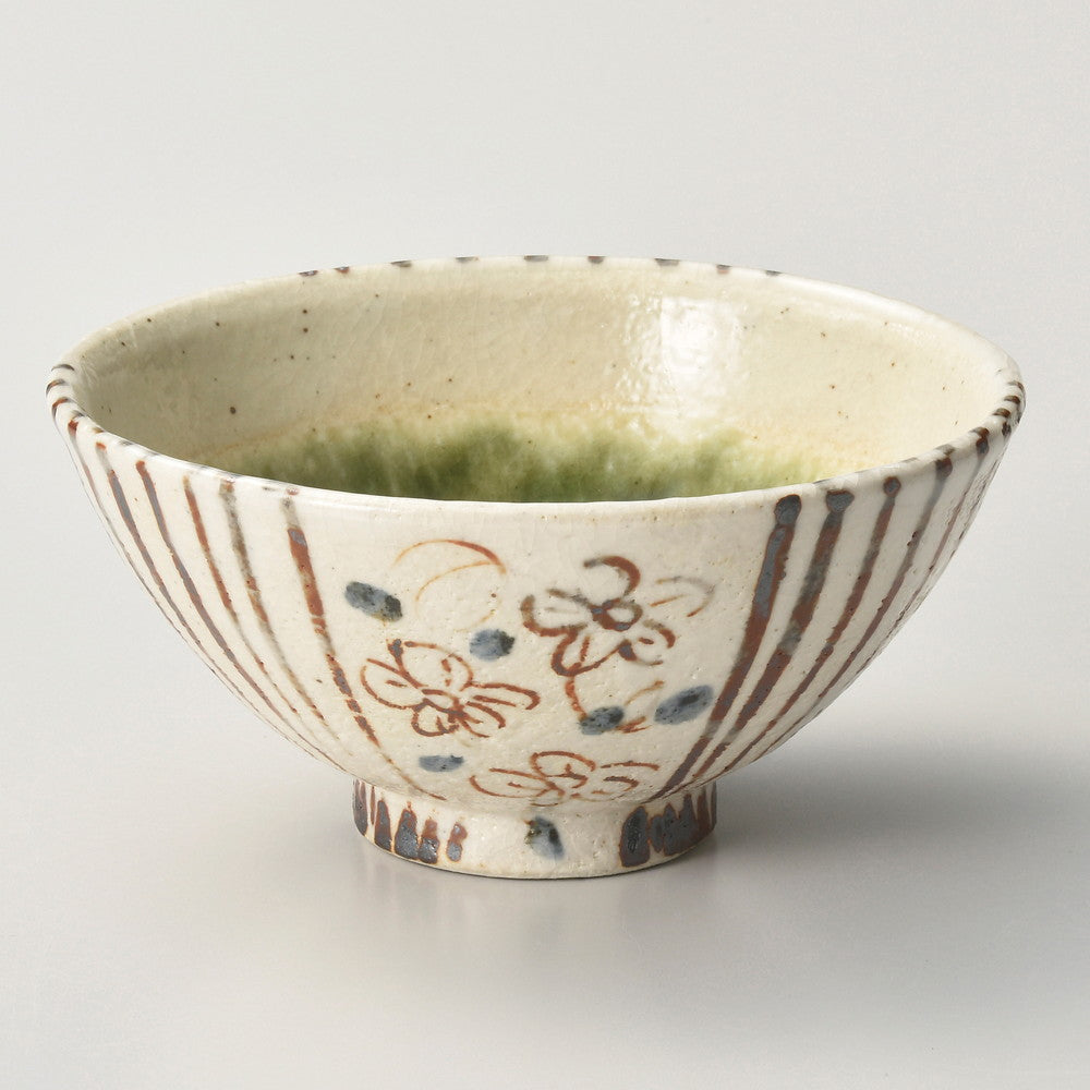 ☆ 飯碗 ☆ 織部間取花和茶碗 [ φ12.5 x 6cm ]