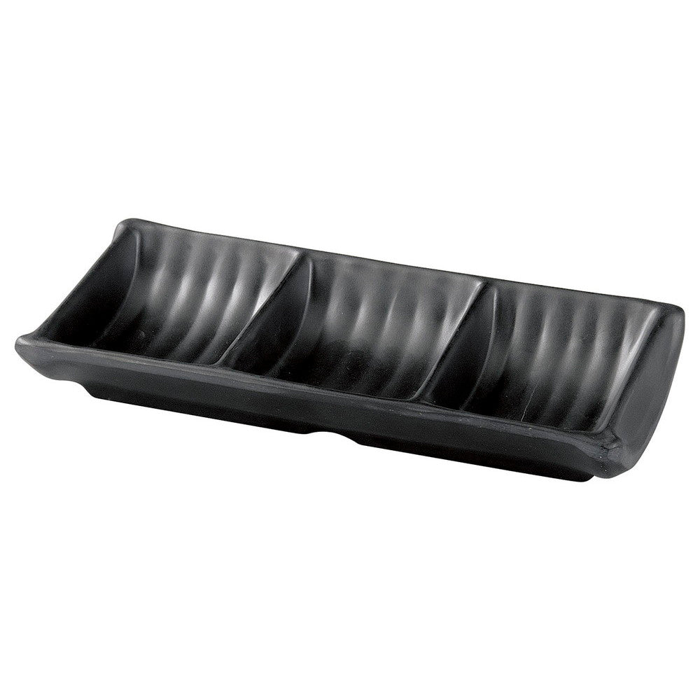 (M)18.5樽割内筋三ツ切皿 黒マット [ 18.5 x 8.4 x 2.8cm ] [ メラミン食器 ]